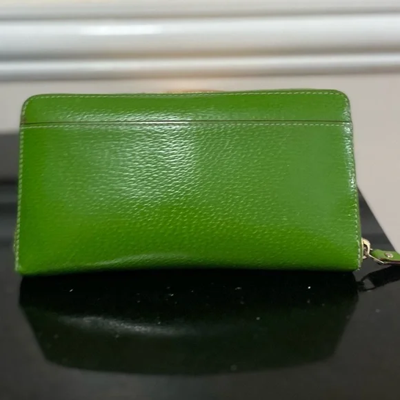 Kate Spade green leather  zip around wallet - Picture 4 of 7